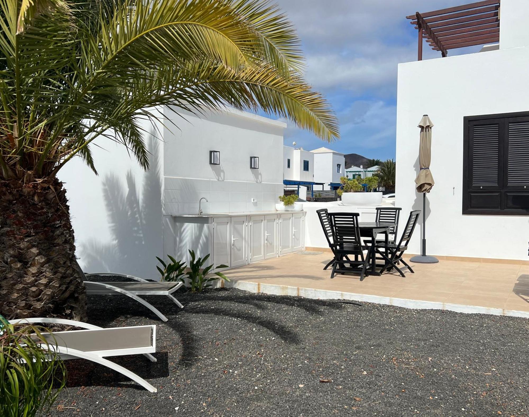 Lovely Casa Felicidad, swimming pool, Wifi x private garden Playa Blanca  Exterior foto