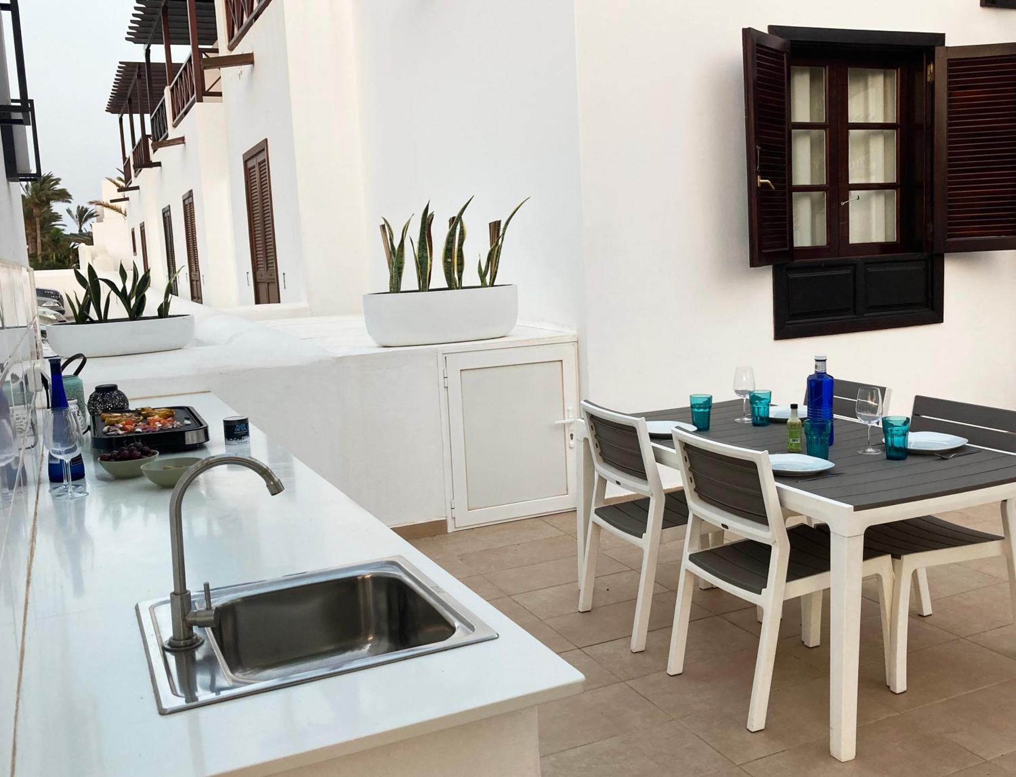 Lovely Casa Felicidad, swimming pool, Wifi x private garden Playa Blanca  Exterior foto