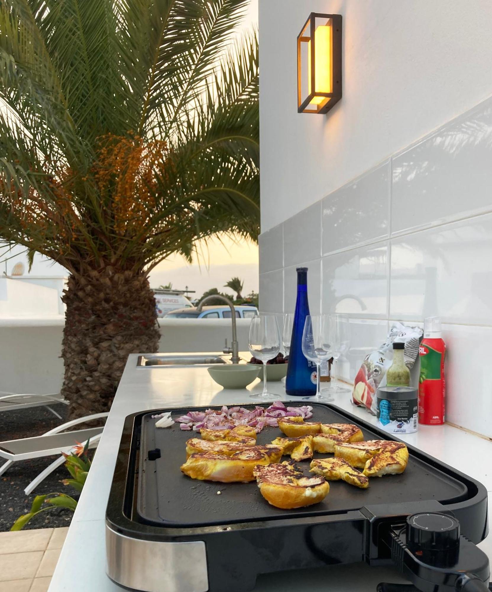 Lovely Casa Felicidad, swimming pool, Wifi x private garden Playa Blanca  Exterior foto